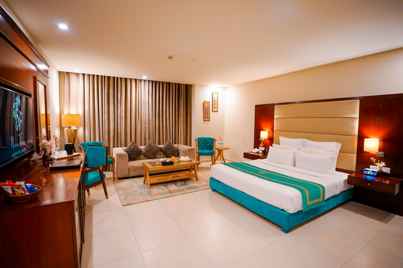 Deluxe Suite